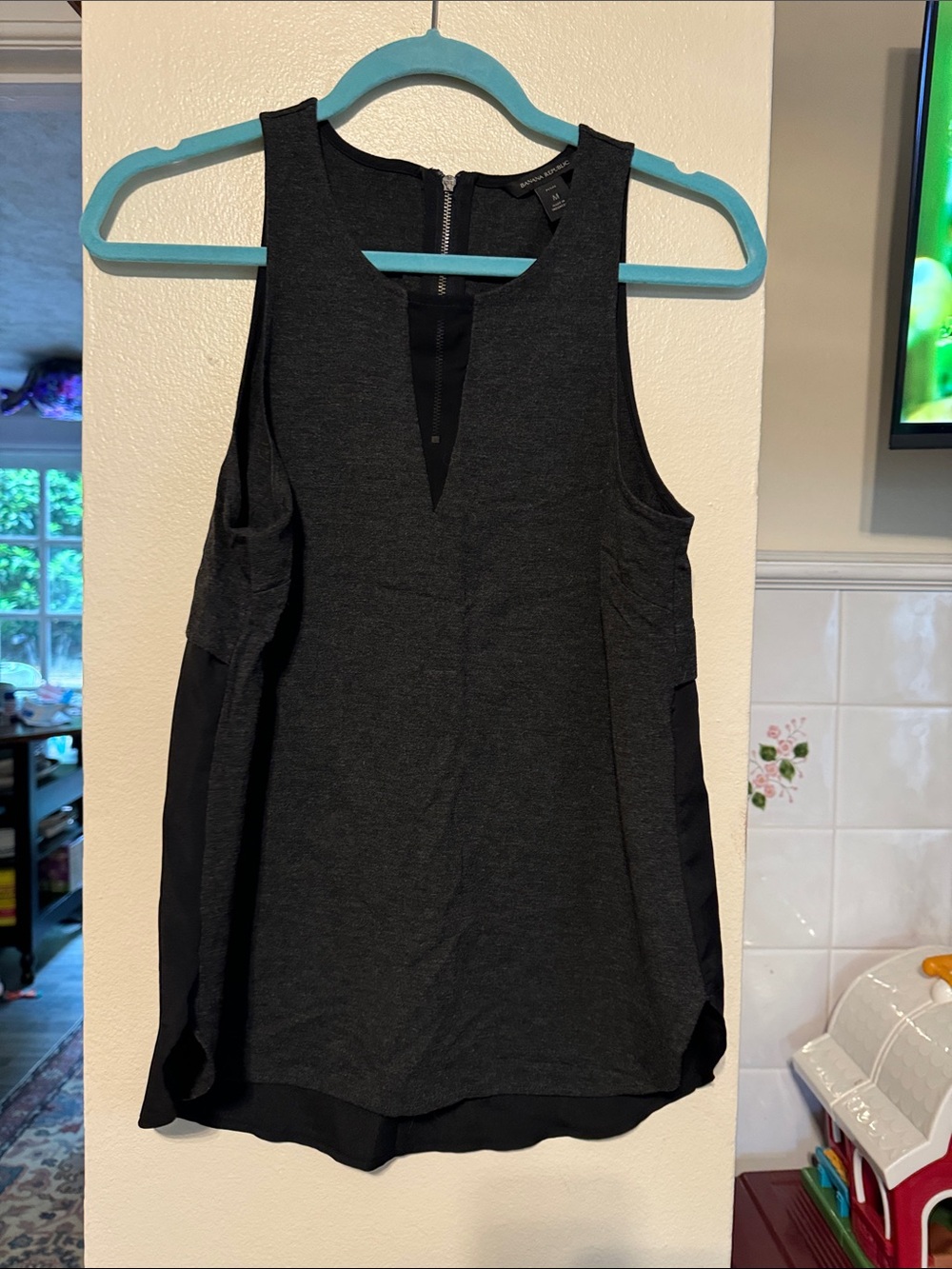 BANANA REPUBLIC Grey/Black Sheer Tank Size Medium